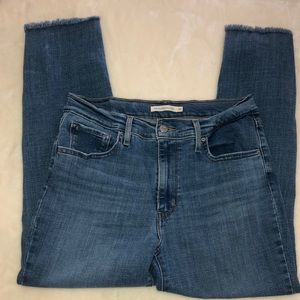 Levi’s 724 High Rise Straight Crop distressed style denim jeans. Size 30. GUC!